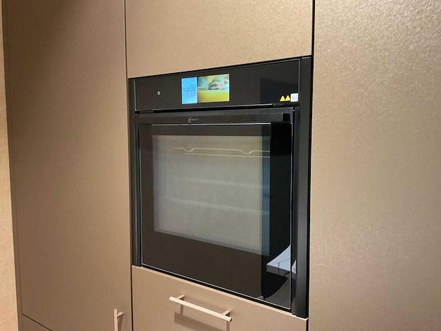 Mk titane eiland showroomkeuken met kastenwand en buffetkast - afbeelding 16 van  38