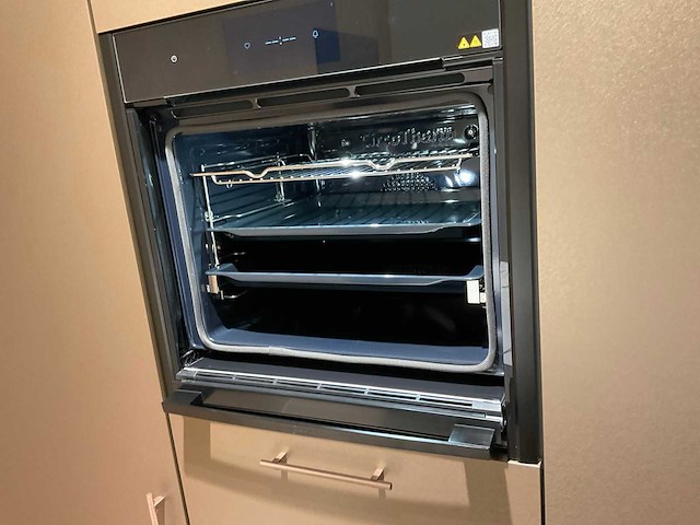 Mk titane eiland showroomkeuken met kastenwand en buffetkast - afbeelding 17 van  38