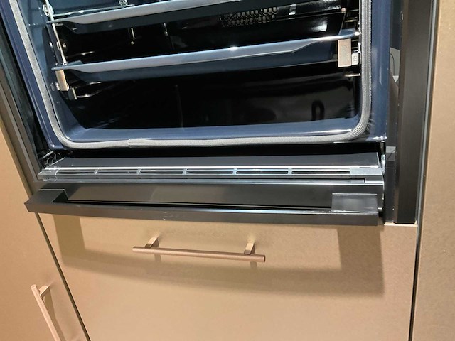 Mk titane eiland showroomkeuken met kastenwand en buffetkast - afbeelding 19 van  38