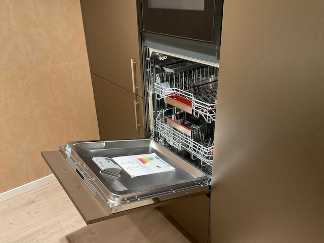 Mk titane eiland showroomkeuken met kastenwand en buffetkast - afbeelding 20 van  38