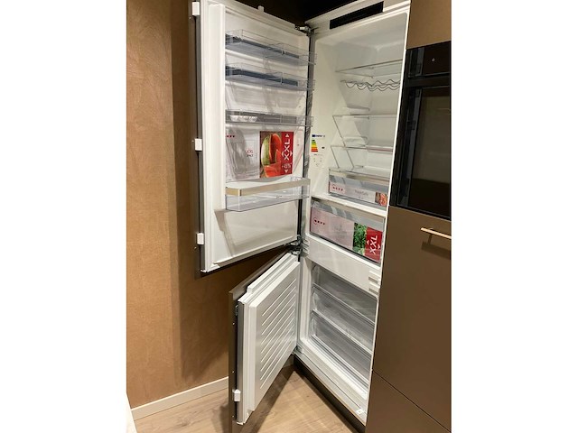 Mk titane eiland showroomkeuken met kastenwand en buffetkast - afbeelding 21 van  38