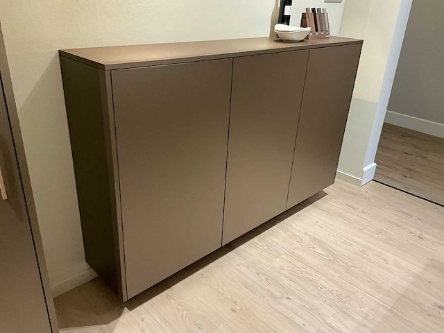 Mk titane eiland showroomkeuken met kastenwand en buffetkast - afbeelding 24 van  38