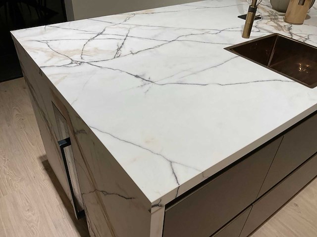 Mk titane eiland showroomkeuken met kastenwand en buffetkast - afbeelding 28 van  38