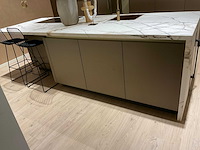 Mk titane eiland showroomkeuken met kastenwand en buffetkast - afbeelding 34 van  38