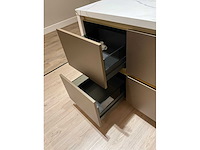 Mk titane eiland showroomkeuken met kastenwand en buffetkast - afbeelding 38 van  38