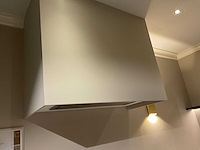 Mk valencia hoekopgestelde showroomkeuken met kastenwand - afbeelding 7 van  31