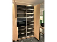Mk valencia hoekopgestelde showroomkeuken met kastenwand - afbeelding 16 van  31