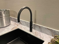 Mk valencia hoekopgestelde showroomkeuken met kastenwand - afbeelding 3 van  31