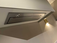 Mk valencia hoekopgestelde showroomkeuken met kastenwand - afbeelding 8 van  31