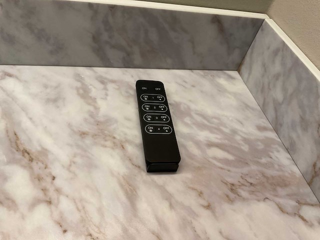 Mk valencia hoekopgestelde showroomkeuken met kastenwand - afbeelding 14 van  31