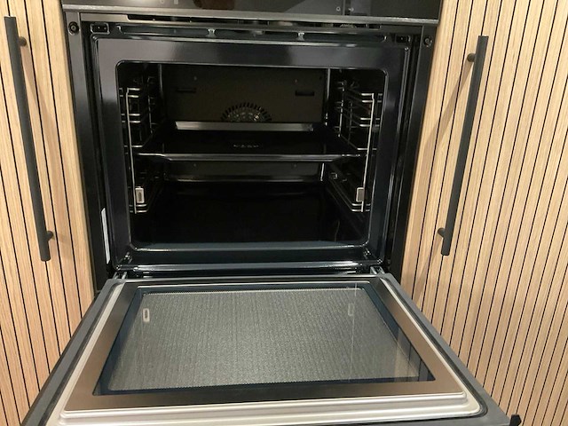 Mk valencia hoekopgestelde showroomkeuken met kastenwand - afbeelding 19 van  31