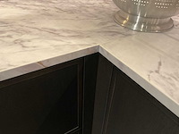 Mk valencia hoekopgestelde showroomkeuken met kastenwand - afbeelding 20 van  31