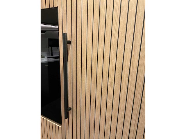 Mk valencia hoekopgestelde showroomkeuken met kastenwand - afbeelding 22 van  31