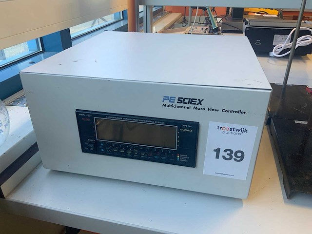 Mks 146 vacuüm meter meet en regelsysteem - afbeelding 1 van  3