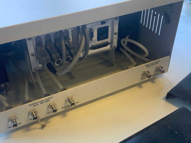 Mks 146 vacuüm meter meet en regelsysteem - afbeelding 2 van  3