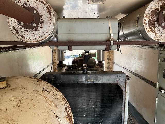 Mobiel 250 kva v12 dieselaggregaat - afbeelding 16 van  29