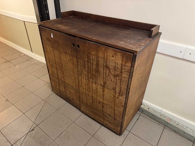 Mobiel houten servicemeubel - afbeelding 1 van  5