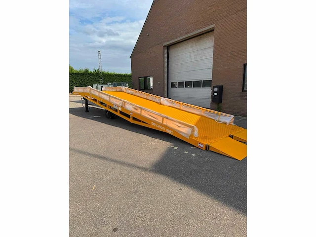 Mobiel laaddock - 6ton laadvermogen - 1130 cm lang- laadbrug verrijdbaar - afbeelding 4 van  10