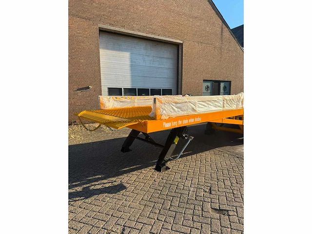 Mobiel laaddock - 6ton laadvermogen - 1130 cm lang- laadbrug verrijdbaar - afbeelding 6 van  10