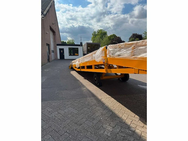 Mobiel laaddock - 6ton laadvermogen - 1130 cm lang- laadbrug verrijdbaar - afbeelding 8 van  10