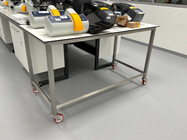 Mobiel laboratoriumwerkbord - afbeelding 1 van  2