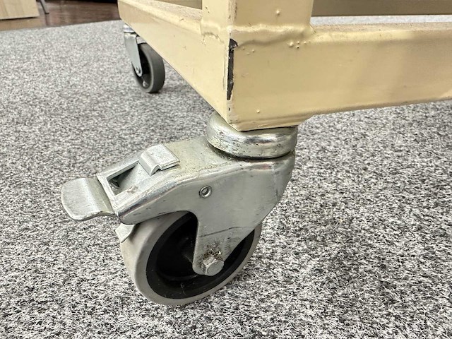 Mobiel presentatiemeubel - afbeelding 2 van  2