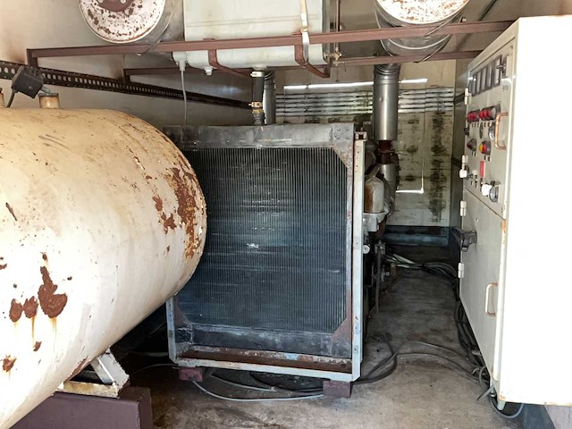 Mobiel v12 dieselaggregaat - afbeelding 17 van  21