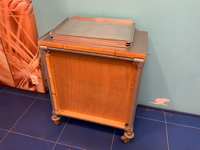Mobiel verkoopmeubel - afbeelding 4 van  5