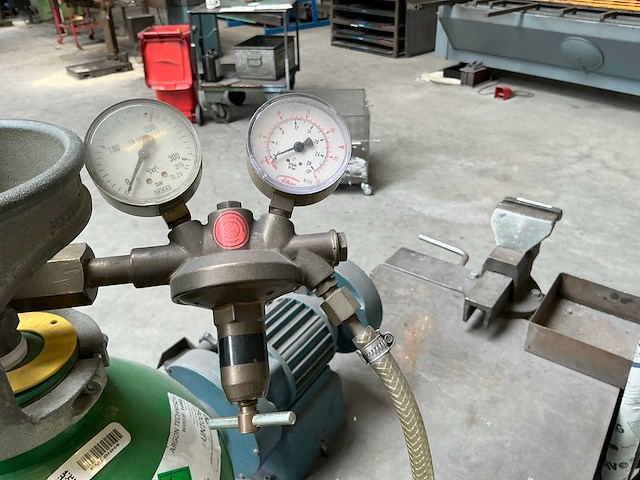 Mobiel werkstation met lasapparaat - afbeelding 6 van  14