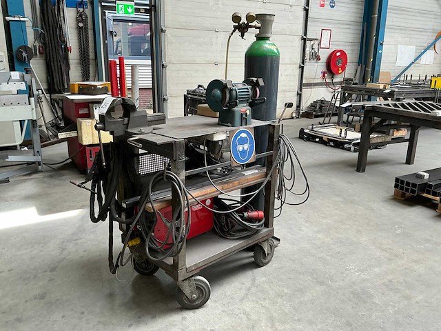 Mobiel werkstation met lasapparaat - afbeelding 1 van  14
