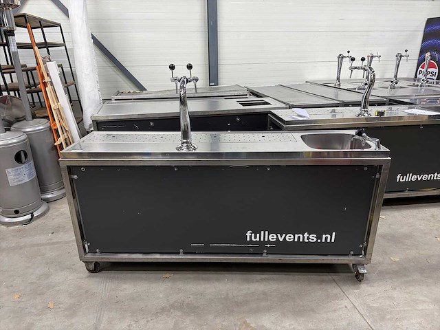 Mobiele bar met tap - afbeelding 1 van  7