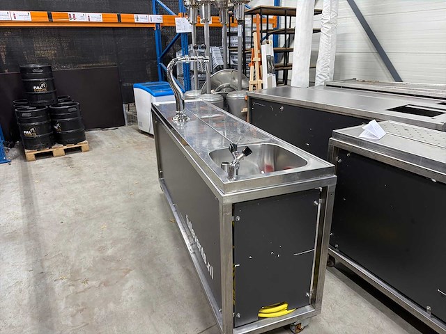 Mobiele bar met tap - afbeelding 2 van  7