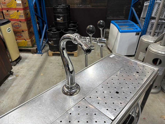 Mobiele bar met tap - afbeelding 4 van  7