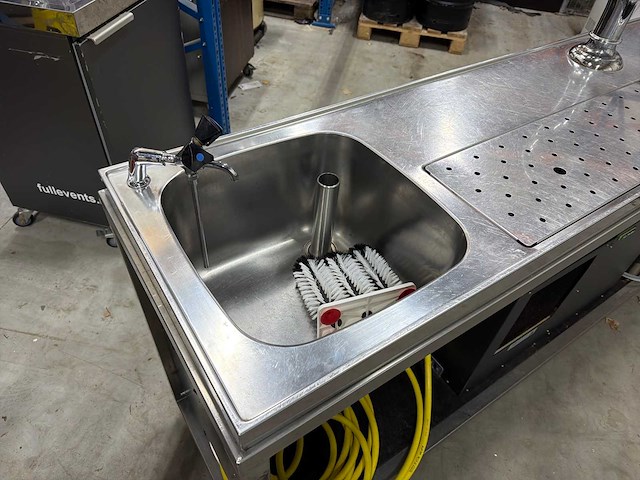 Mobiele bar met tap - afbeelding 7 van  7