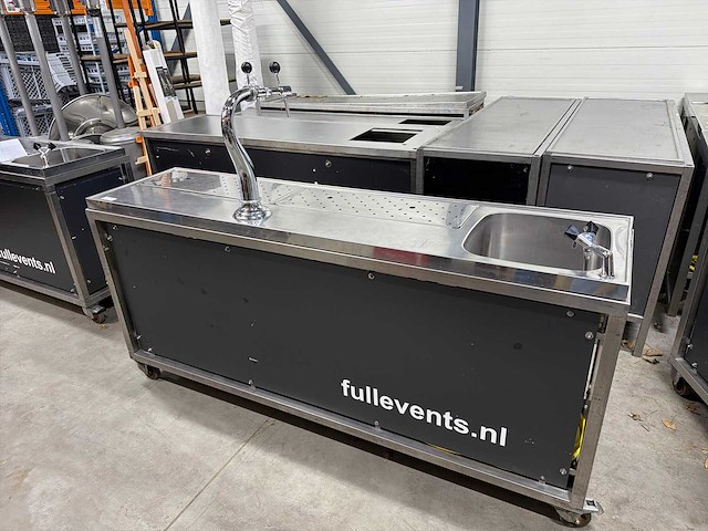 Mobiele bar met tap - afbeelding 1 van  9
