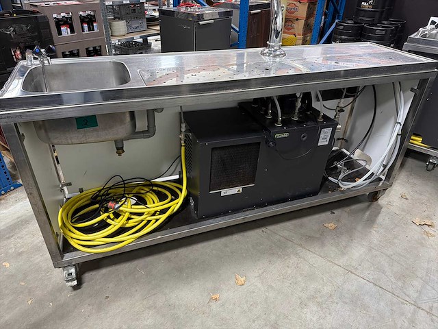 Mobiele bar met tap - afbeelding 4 van  9