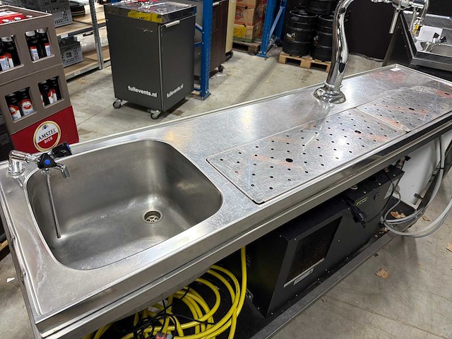 Mobiele bar met tap - afbeelding 6 van  9