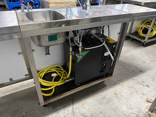 Mobiele bar met tap - afbeelding 6 van  10