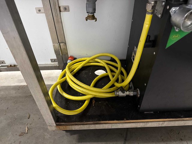 Mobiele bar met tap - afbeelding 9 van  10