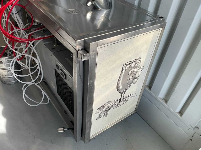 Mobiele biertap 4 kops voor speciaalbier op wielen - afbeelding 2 van  15