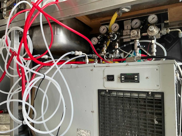 Mobiele biertap 4 kops voor speciaalbier op wielen - afbeelding 9 van  15