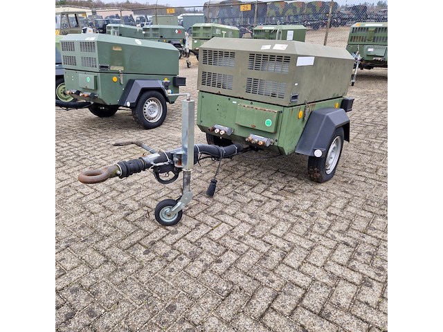 Mobiele compressor, ingersoll-rand, typer1075f726, 2003 - afbeelding 1 van  32