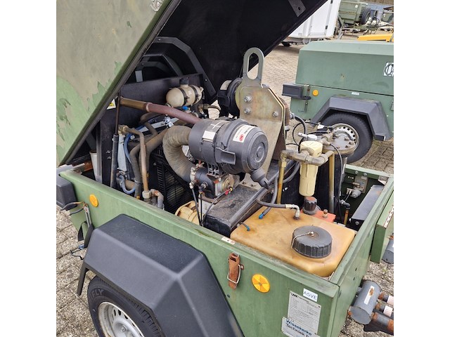 Mobiele compressor, ingersoll-rand, typer1075f726, 2003 - afbeelding 28 van  32