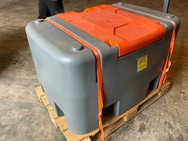 Mobiele dieseltank - met 12 volt pomp - 400 liter feulpods - afbeelding 3 van  9