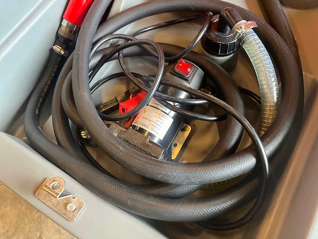 Mobiele dieseltank - met 12 volt pomp - 400 liter feulpods - afbeelding 5 van  9