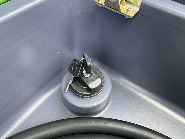 Mobiele dieseltank met elektrische 12 volt pomp, 400 liter - afbeelding 10 van  12