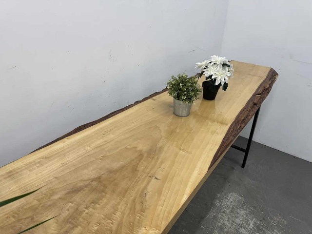 Mobiele epoxy boomstamtafel - afbeelding 3 van  6