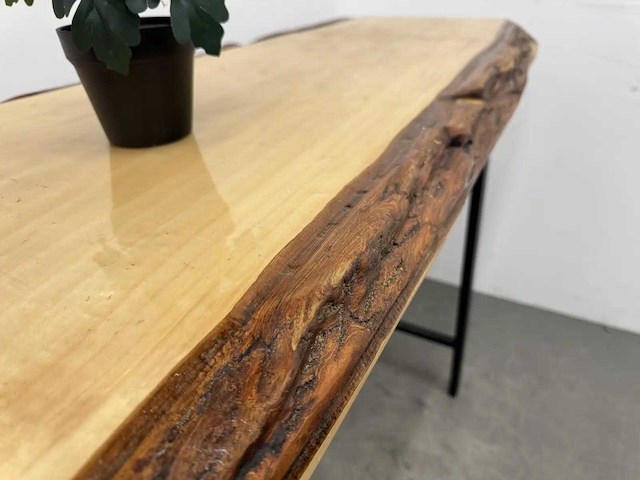 Mobiele epoxy boomstamtafel - afbeelding 4 van  6
