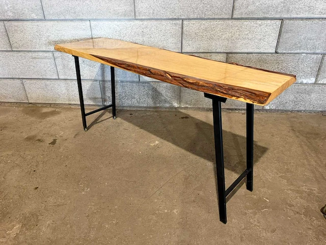 Mobiele epoxy boomstamtafel - afbeelding 2 van  11