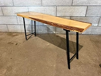 Mobiele epoxy boomstamtafel - afbeelding 2 van  11